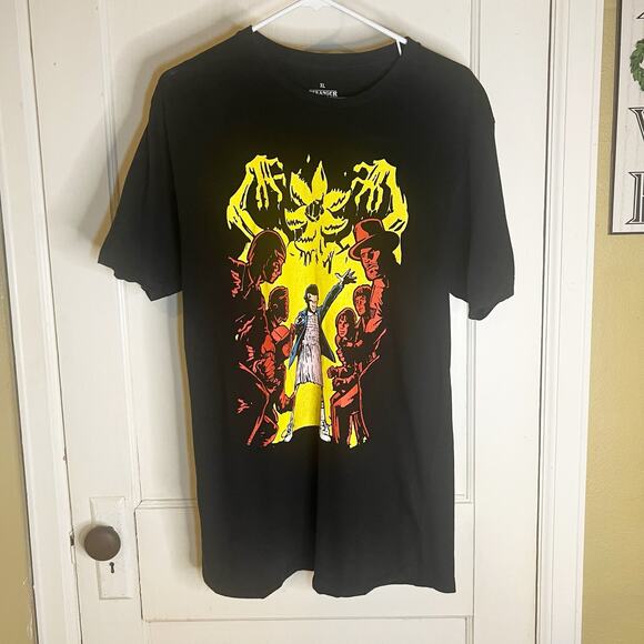 Black Stranger Things Short Sleeve Graphic T-Shirt Size XL - Picture 1 of 4